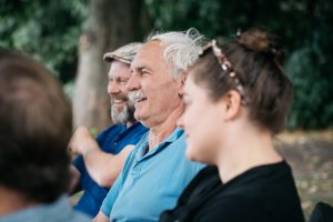 Nahaufnahme von Zuhörer*innen der Veranstaltung im Solebad Werne.